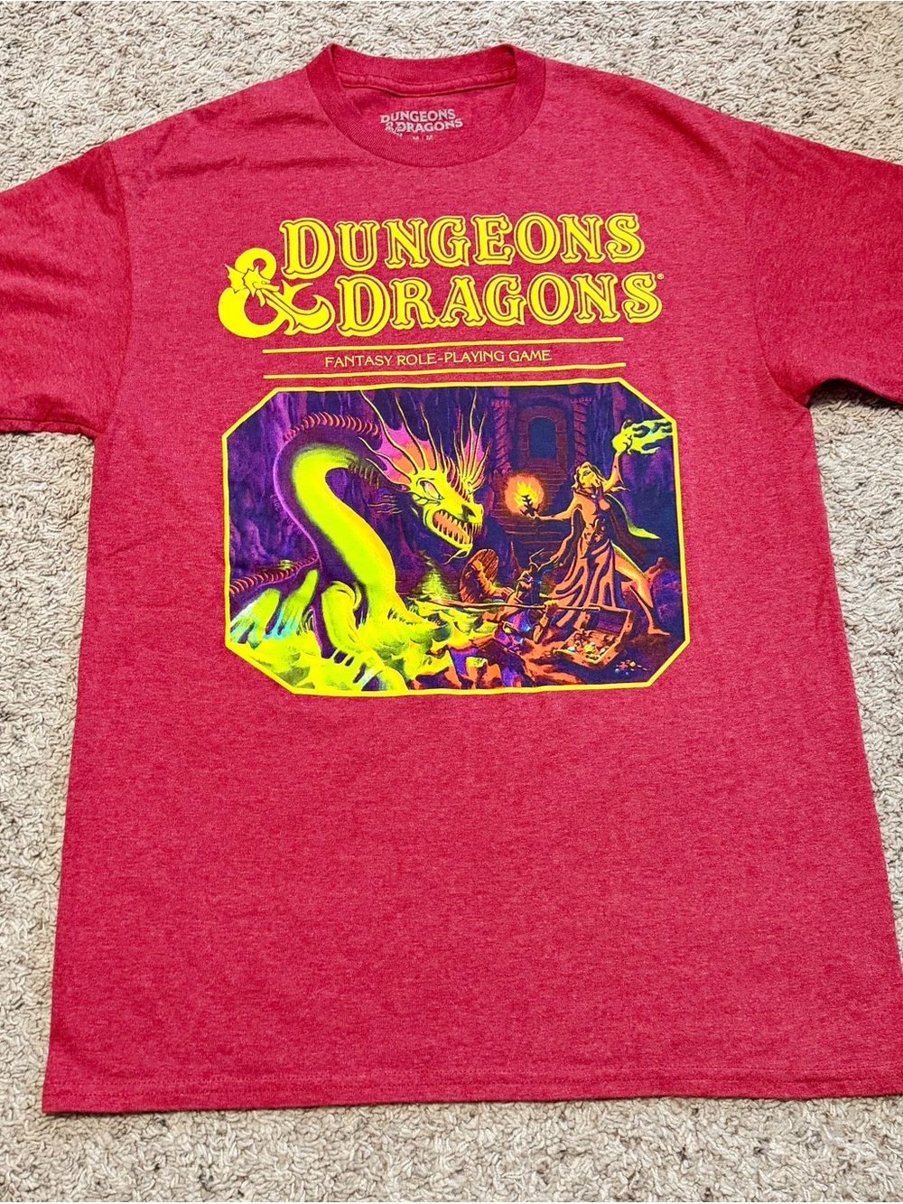 Officially Licensed Dungeons & Dragons Dragon Fantasy Graphic Tee Size M